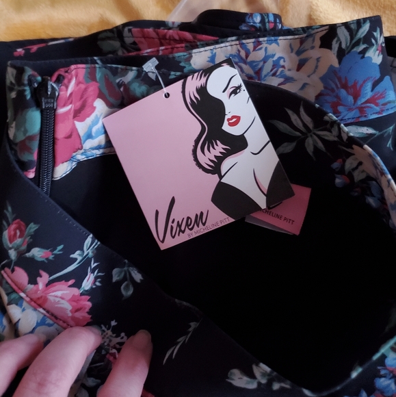 VIXEN by Micheline Pitt FLUTTER SKIRT IN BLACK ROSE PRINT - Sizes 2x OR 3x NWT - Picture 8 of 9